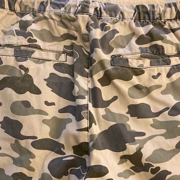 Divided (H&M) Mens Camouflage Print Cotton Joggers. Size 32. - Picture 8 of 10